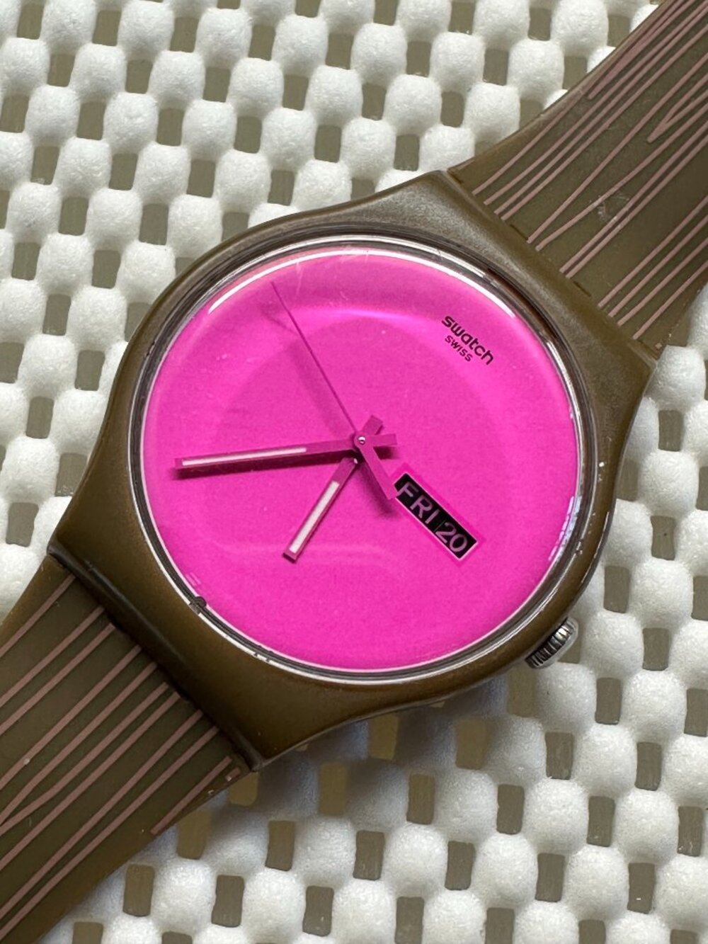 Swatch Watch Wonder Drift Pink SUOZ706 Classic 2012